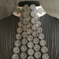 Collier „Ella“ II. In verschiedenen Farben erhältlich. Available in various colors.